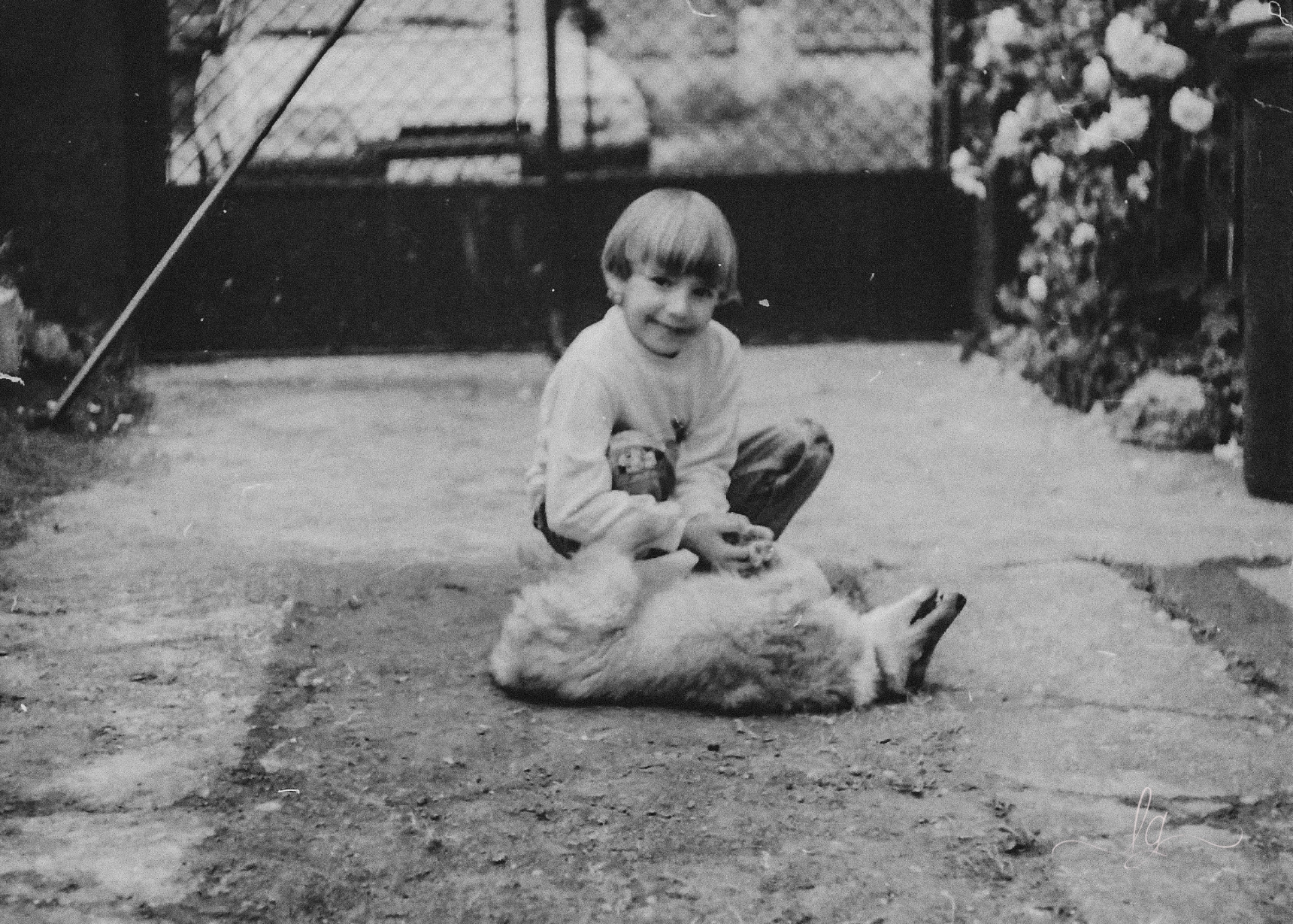 Lucy is cuddlind with her puppy, enjoying a childhood friendship full of love.